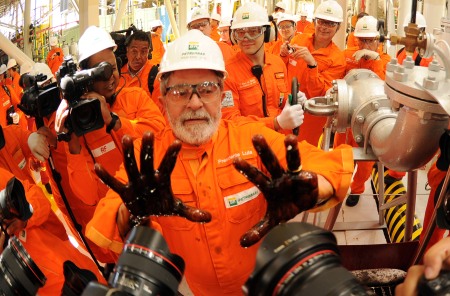 O Presidente Lula na cerimônia do 1º óleo comercial produzido pelo navio-plataforma FPSO "Cidade de Angra dos Reis" na área de Tupi, Bacia de Santos - 28/10/2010 - Foto: Agência Petrobrás de Notícias